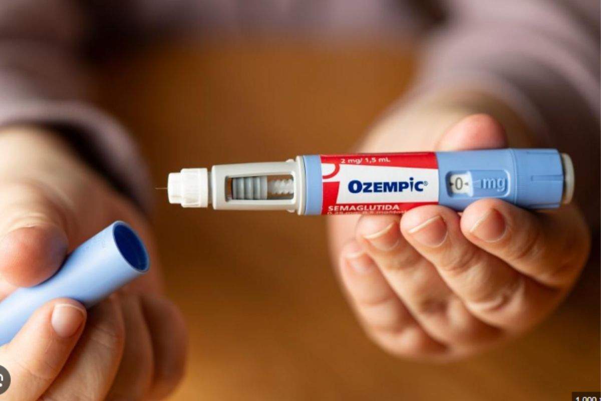 Primo piano di una penna preriempita di Ozempic (semaglutide)